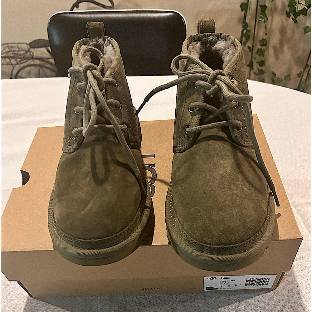 New Ugg army green size 7